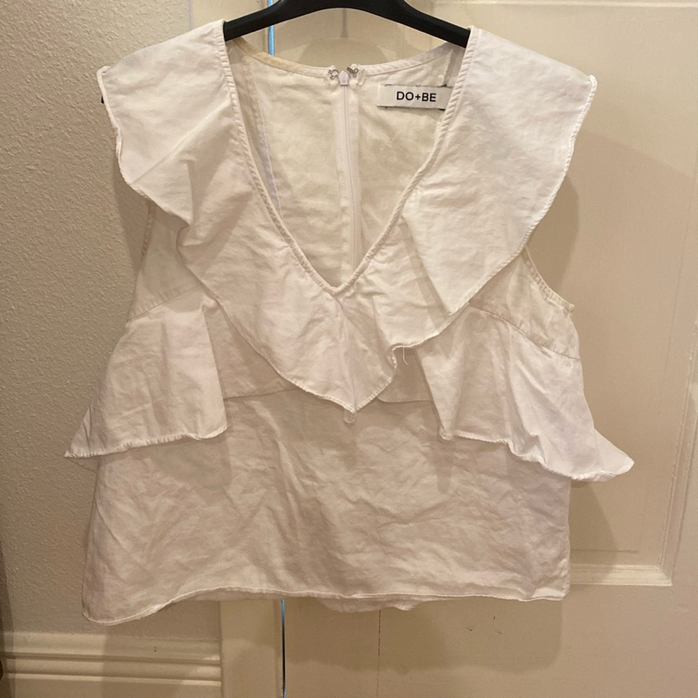 White DO+BE top. Size M
